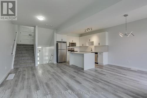 38 - 3380 Singleton Avenue, London, ON - Indoor Photo Showing Kitchen