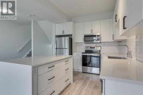 38 - 3380 Singleton Avenue, London, ON - Indoor Photo Showing Kitchen