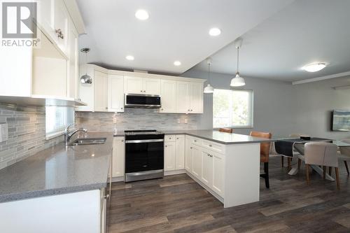 3965 Triumph Street, Burnaby, BC - Indoor Photo Showing Kitchen With Double Sink With Upgraded Kitchen