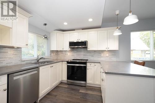 3965 Triumph Street, Burnaby, BC - Indoor Photo Showing Kitchen With Double Sink With Upgraded Kitchen