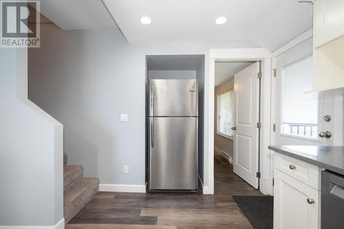 3965 Triumph Street, Burnaby, BC - Indoor Photo Showing Kitchen