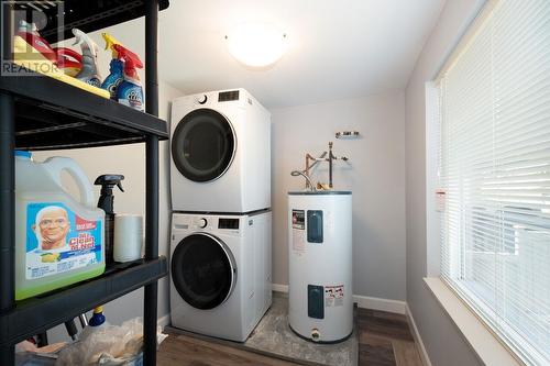 3965 Triumph Street, Burnaby, BC - Indoor Photo Showing Laundry Room