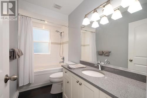 3965 Triumph Street, Burnaby, BC - Indoor Photo Showing Bathroom