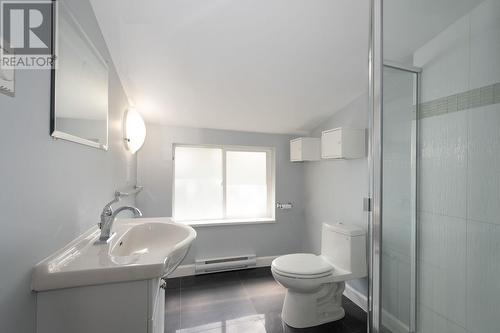 3965 Triumph Street, Burnaby, BC - Indoor Photo Showing Bathroom