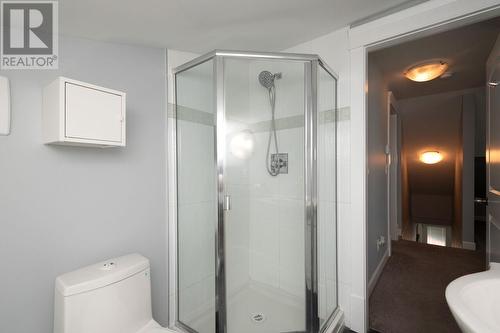 3965 Triumph Street, Burnaby, BC - Indoor Photo Showing Bathroom