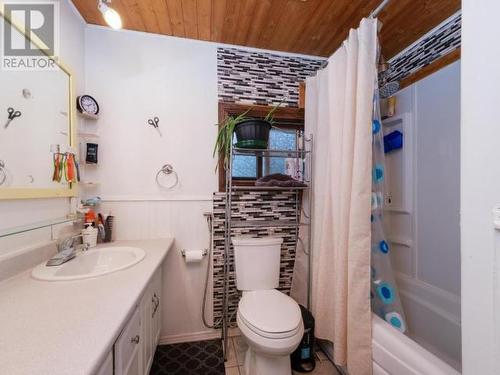 4 Raven Crescent, Whitehorse South, YT - Indoor Photo Showing Bathroom