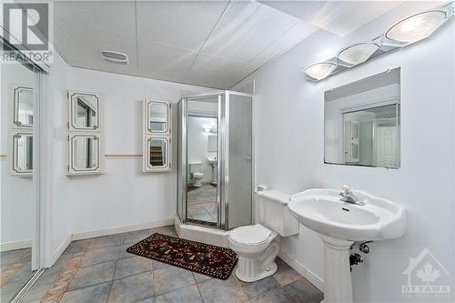 2112 Gardenway Drive, Ottawa, ON - Indoor Photo Showing Bathroom