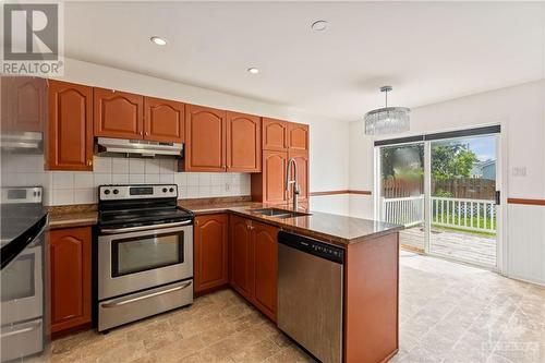 2112 Gardenway Drive, Ottawa, ON - Indoor Photo Showing Kitchen With Double Sink