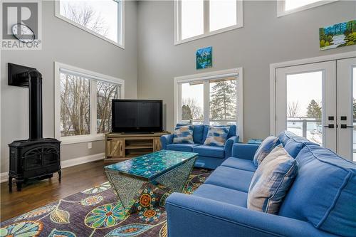 14035 Willbruck Drive, Morrisburg, ON - Indoor Photo Showing Living Room