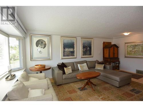 3622 16Th Avenue, Smithers, BC - Indoor Photo Showing Living Room