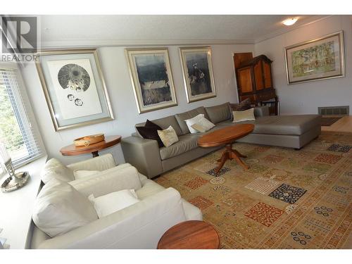 3622 16Th Avenue, Smithers, BC - Indoor Photo Showing Living Room