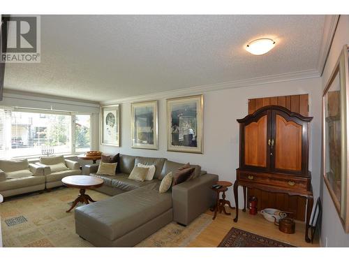 3622 16Th Avenue, Smithers, BC - Indoor Photo Showing Living Room