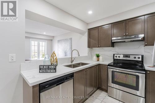 47 Baycliffe Crescent, Brampton (Northwest Brampton), ON - Indoor Photo Showing Kitchen With Double Sink With Upgraded Kitchen