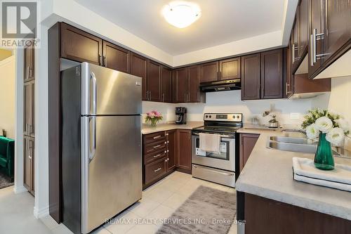 35 Nearco Crescent, Oshawa, ON - Indoor Photo Showing Kitchen With Double Sink