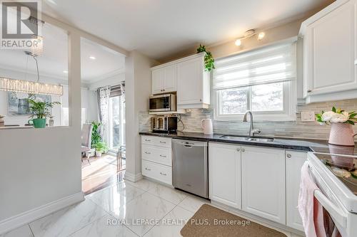 2830 Andorra Circle, Mississauga (Meadowvale), ON - Indoor Photo Showing Kitchen With Double Sink With Upgraded Kitchen