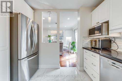 2830 Andorra Circle, Mississauga (Meadowvale), ON - Indoor Photo Showing Kitchen