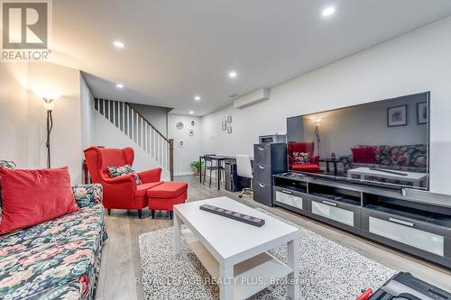 2830 Andorra Circle, Mississauga (Meadowvale), ON - Indoor Photo Showing Living Room