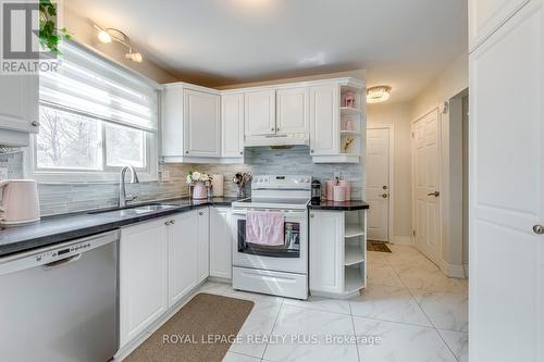 2830 Andorra Circle, Mississauga (Meadowvale), ON - Indoor Photo Showing Kitchen With Double Sink