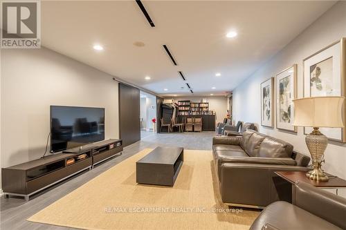 404 - 1940 Ironstone Drive, Burlington (Uptown), ON - Indoor Photo Showing Living Room