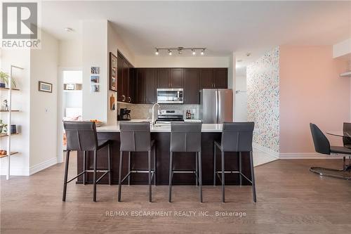 404 - 1940 Ironstone Drive, Burlington (Uptown), ON - Indoor Photo Showing Kitchen