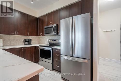 404 - 1940 Ironstone Drive, Burlington (Uptown), ON - Indoor Photo Showing Kitchen With Stainless Steel Kitchen