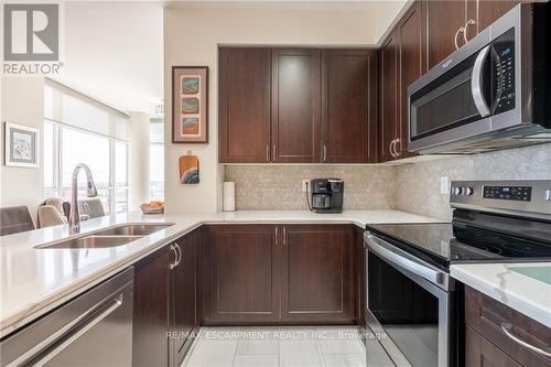 404 - 1940 Ironstone Drive, Burlington (Uptown), ON - Indoor Photo Showing Kitchen With Stainless Steel Kitchen With Double Sink