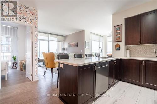 404 - 1940 Ironstone Drive, Burlington (Uptown), ON - Indoor Photo Showing Kitchen