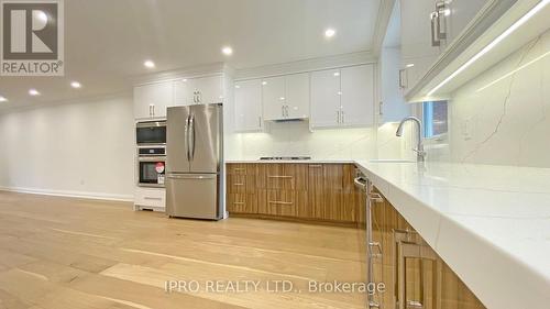 255 Consulate Road, Mississauga (Cooksville), ON - Indoor Photo Showing Kitchen With Upgraded Kitchen