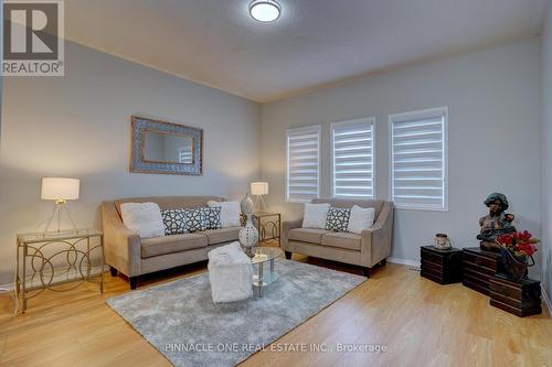 15 Thackery Drive, Ajax (Northeast Ajax), ON - Indoor Photo Showing Living Room