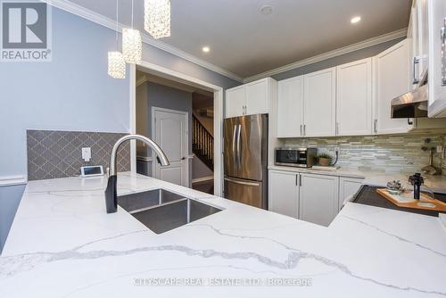 409 Spring Blossom Crescent, Oakville (Iroquois Ridge North), ON - Indoor Photo Showing Kitchen With Double Sink With Upgraded Kitchen