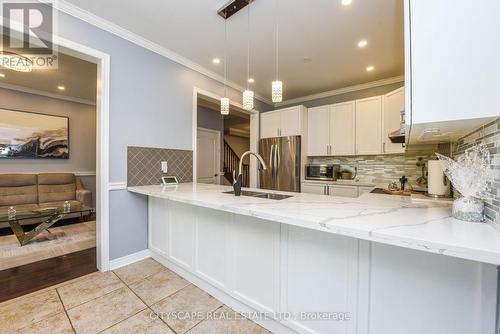 409 Spring Blossom Crescent, Oakville (Iroquois Ridge North), ON - Indoor Photo Showing Kitchen With Upgraded Kitchen