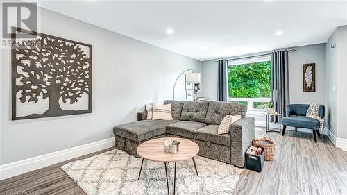 2086 8Th Ave E, Owen Sound, ON - Indoor Photo Showing Living Room