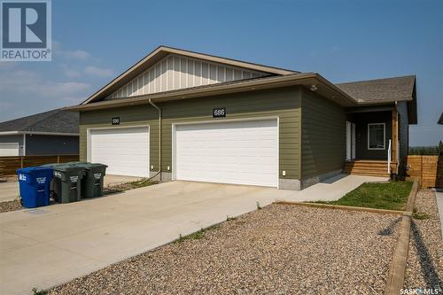 686/690 19Th Street W, Prince Albert, SK - Outdoor