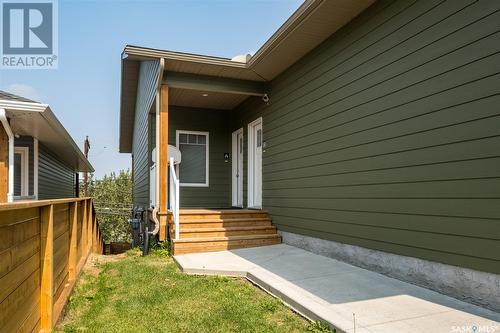 686/690 19Th Street W, Prince Albert, SK - Outdoor