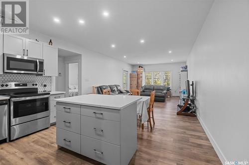 686/690 19Th Street W, Prince Albert, SK - Indoor Photo Showing Kitchen