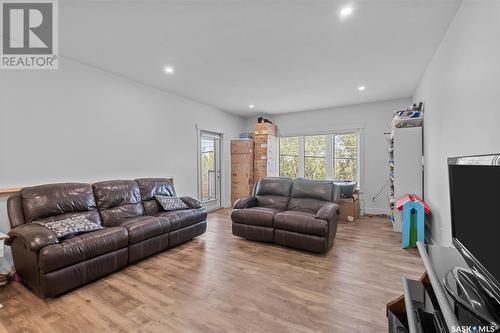 686/690 19Th Street W, Prince Albert, SK - Indoor Photo Showing Living Room