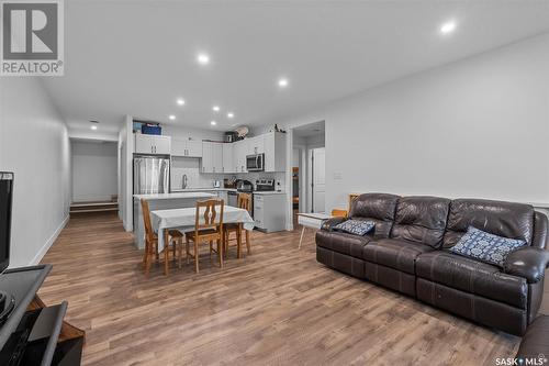 686/690 19Th Street W, Prince Albert, SK - Indoor Photo Showing Living Room