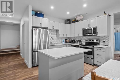 686/690 19Th Street W, Prince Albert, SK - Indoor Photo Showing Kitchen With Stainless Steel Kitchen With Upgraded Kitchen