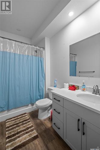 686/690 19Th Street W, Prince Albert, SK - Indoor Photo Showing Bathroom