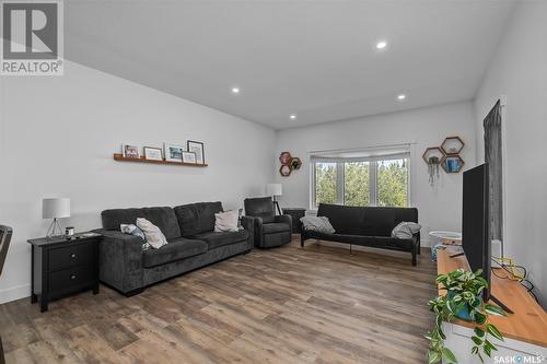 686/690 19Th Street W, Prince Albert, SK - Indoor Photo Showing Living Room