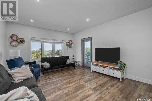 686/690 19Th Street W, Prince Albert, SK - Indoor Photo Showing Living Room