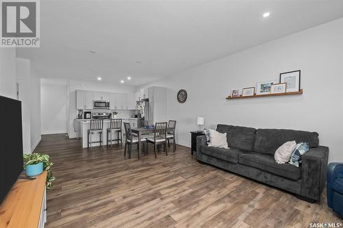 686/690 19Th Street W, Prince Albert, SK - Indoor Photo Showing Living Room