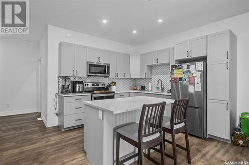 686/690 19Th Street W, Prince Albert, SK - Indoor Photo Showing Kitchen With Stainless Steel Kitchen With Upgraded Kitchen