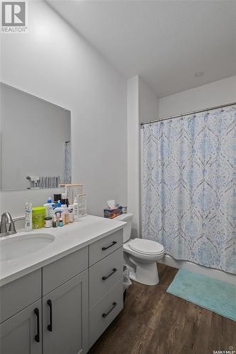 686/690 19Th Street W, Prince Albert, SK - Indoor Photo Showing Bathroom