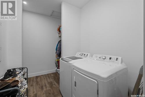 686/690 19Th Street W, Prince Albert, SK - Indoor Photo Showing Laundry Room