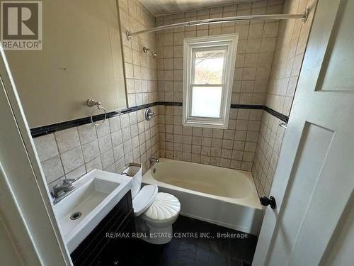 69 David Avenue, Hamilton (Hill Park), ON - Indoor Photo Showing Bathroom