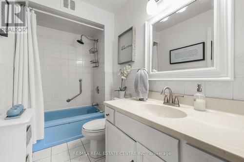 49 Ninth Avenue, Brantford, ON - Indoor Photo Showing Bathroom