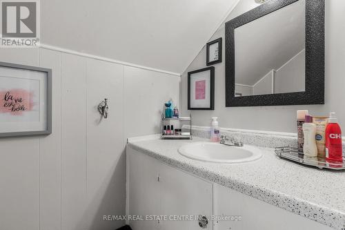 49 Ninth Avenue, Brantford, ON - Indoor Photo Showing Bathroom