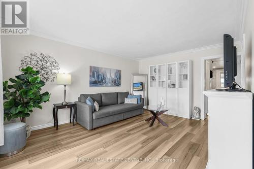 49 Ninth Avenue, Brantford, ON - Indoor Photo Showing Living Room