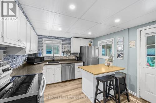 49 Ninth Avenue, Brantford, ON - Indoor Photo Showing Kitchen